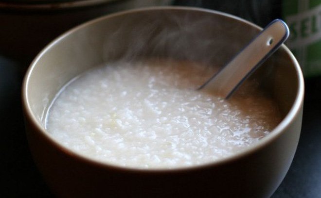 So sánh cháo trắng với thực phẩm khác khi tiêu hóa yếu