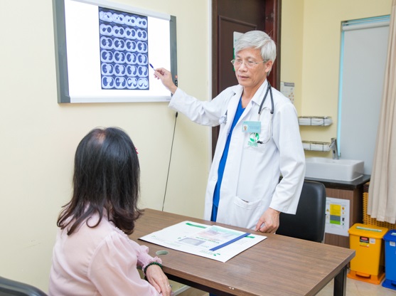 Hình ảnh minh họa người mất ngủ trằn trọc trong đêm