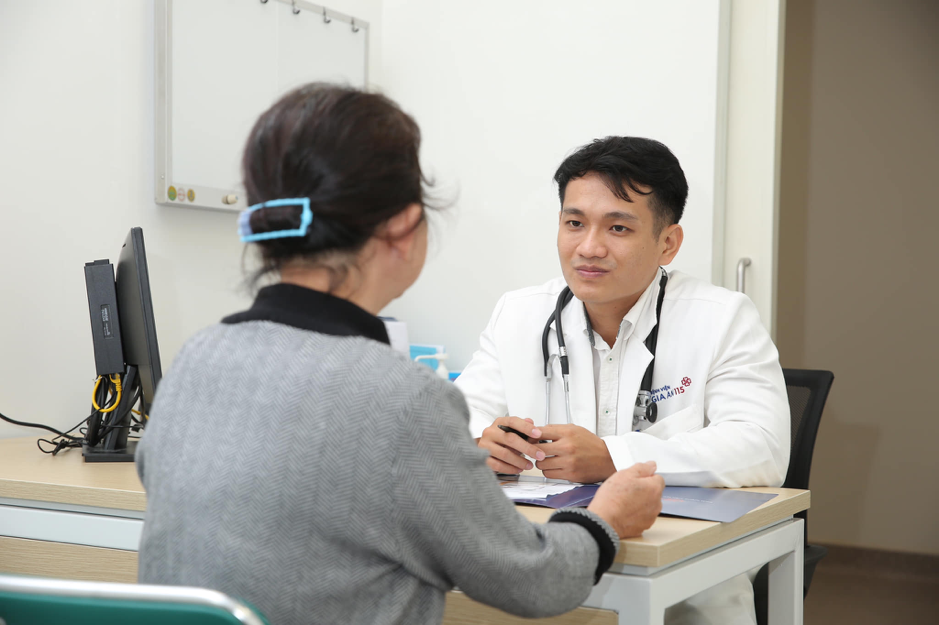 Hình ảnh bác sĩ tư vấn về thần kinh và tâm thần cho bệnh nhân mất ngủ