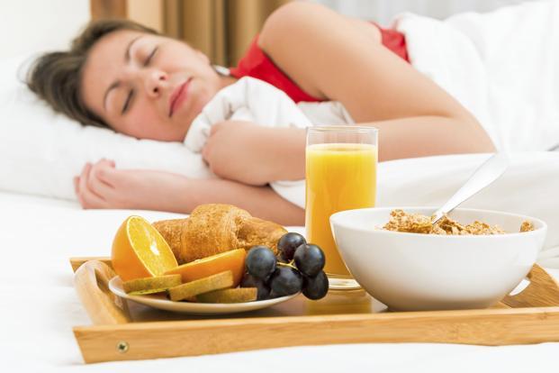 Thực phẩm, trà thảo mộc hỗ trợ cải thiện mất ngủ