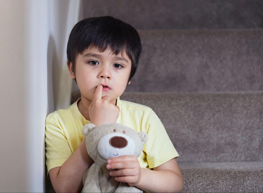 Trẻ nhỏ có dấu hiệu stress