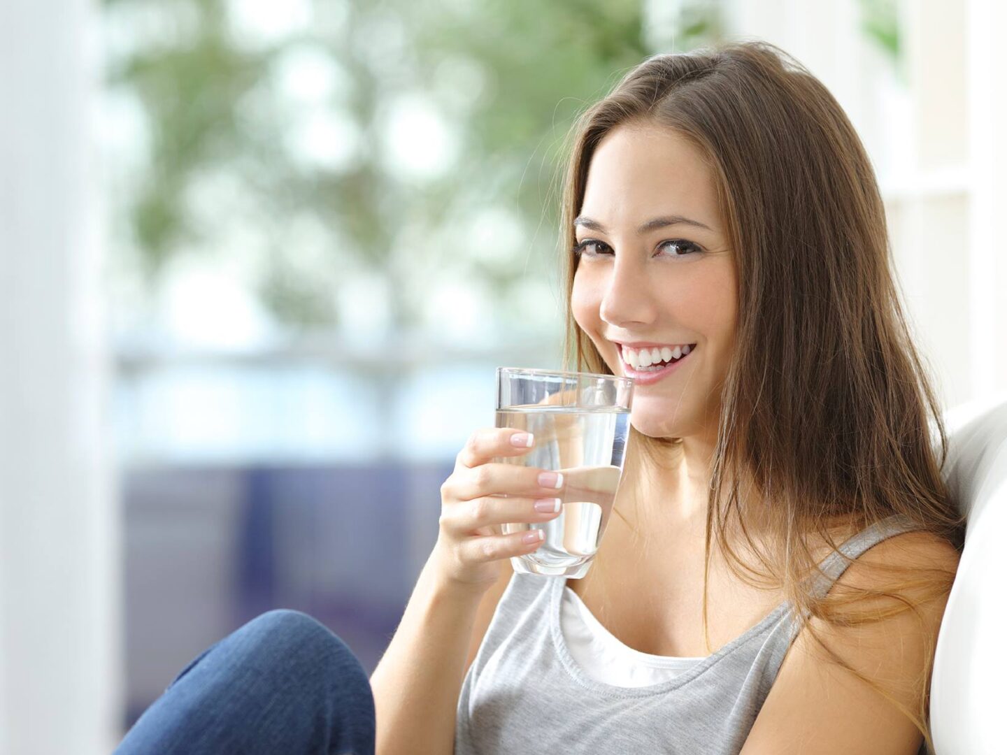 Uống nước hợp lý giúp hỗ trợ dạ dày, nhưng không thay thế điều trị
