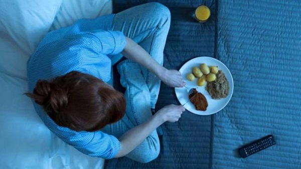 Ăn khuya gây áp lực cho thận, tăng nguy cơ hình thành sỏi