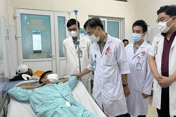 Trang thiết bị hiện đại hỗ trợ điều trị sỏi thận