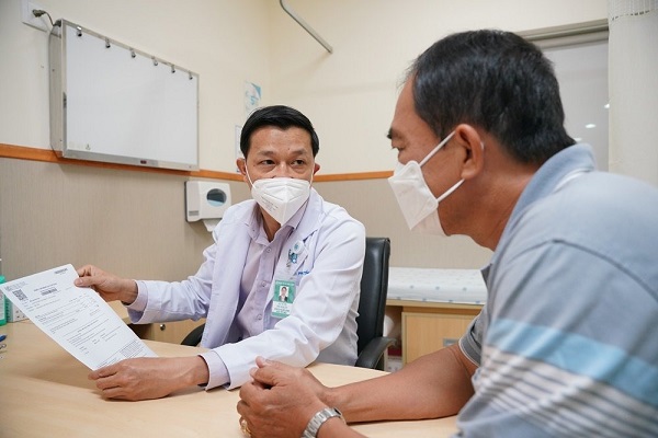 Người đi khám sức khỏe phát hiện sỏi thận mà không có triệu chứng