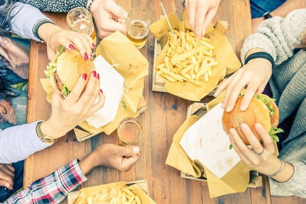 Bệnh mỡ máu không chỉ ở người lớn tuổi, mà ngày càng trẻ hóa