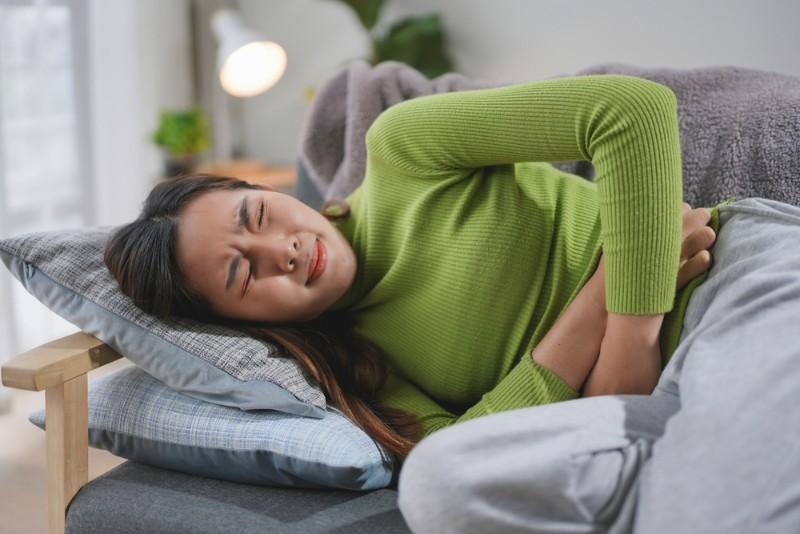 Cơn đau dạ dày về đêm là nguyên nhân gây mất ngủ phổ biến