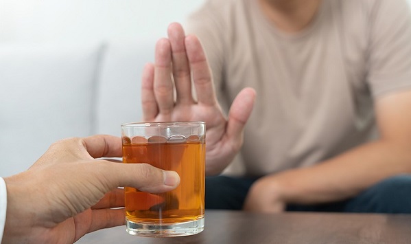 Khám bác sĩ định kỳ và kết hợp điều trị hiện đại với thảo dược