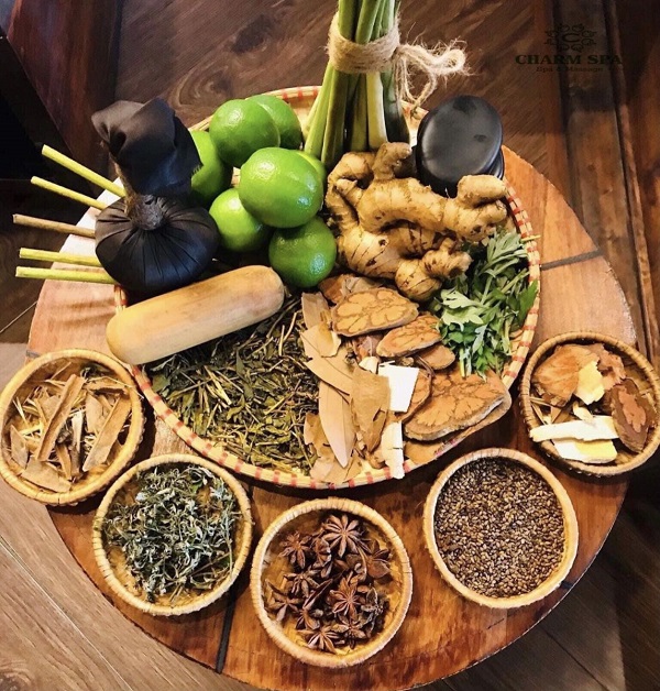 Lời khuyên dùng thảo mộc ngâm chân đúng cách cho người viêm khớp