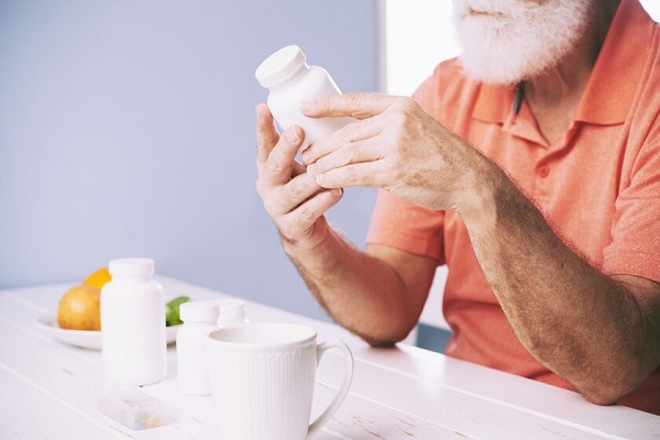 Tác động của nóng gan lên sức khỏe người già