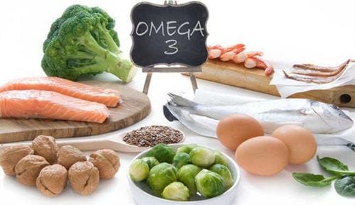 Rau xanh và cá biển hỗ trợ giảm viêm đau