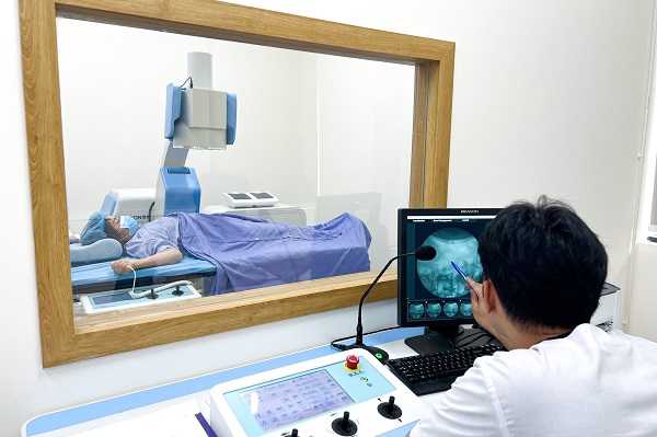 So sánh ưu nhược điểm điều trị sỏi thận