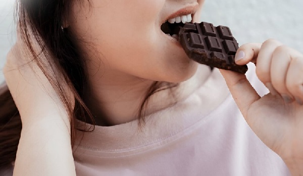 Cảnh báo rủi ro khi tự ý dùng socola thay thế điều trị viêm gan