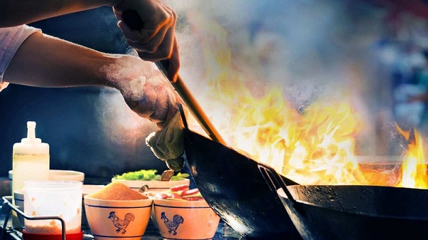 Ăn uống thiếu lành mạnh góp phần lớn gây mỡ máu cao
