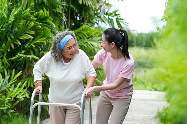 Cần thận trọng khi tự điều trị viêm khớp