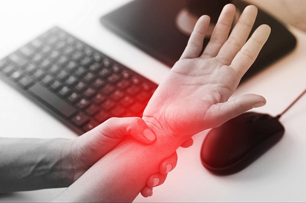 Triệu chứng đau khớp ảnh hưởng đến sinh hoạt hàng ngày