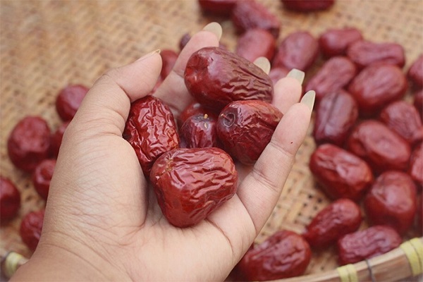 So sánh hàm lượng vitamin C giữa táo đỏ và các loại trái cây khác