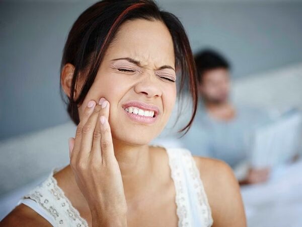 Hệ lụy tự điều trị đau hàm không đúng cách