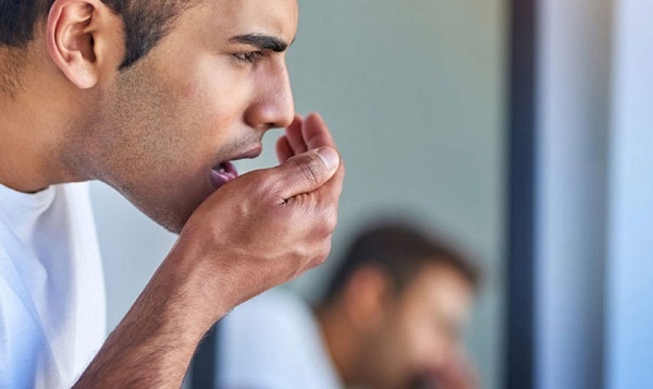 Chăm sóc khoang miệng đúng cách giúp phòng ngừa hôi miệng và biến chứng viêm phổi