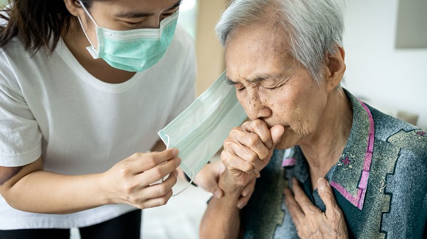 Người lớn tuổi thường phải đối mặt với các bệnh về phổi