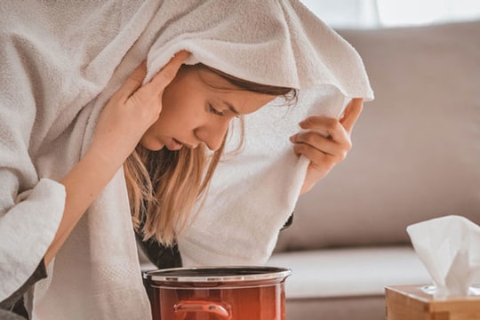 Xông hơi tinh dầu: Lợi ích và lưu ý với sức khỏe phổi