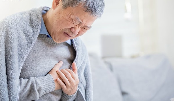 Người cao tuổi bị thở nông, hụt hơi dễ mắc COPD