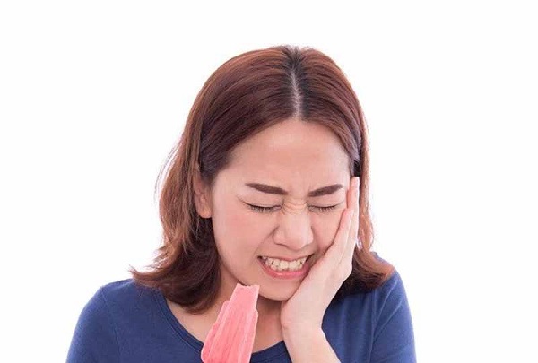 Răng ê buốt và nhạy cảm là dấu hiệu gì