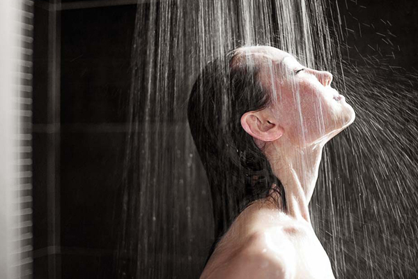 Cơ chế gây đột quỵ khi tắm đêm