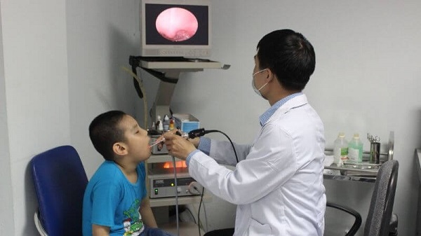 Bác sĩ tai mũi họng tư vấn điều trị