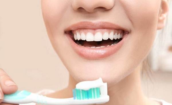 Thành phần hóa học trong kem đánh răng và những lưu ý cần biết