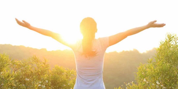 Ánh nắng mặt trời giúp tổng hợp Vitamin D tự nhiên