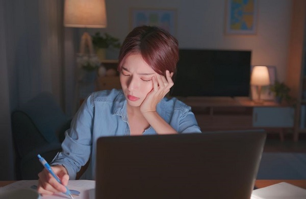 Thực phẩm giàu vitamin B, C, D nên bổ sung khi làm việc căng thẳng