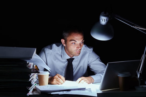 Chuyên gia tư vấn về bổ sung vitamin phòng chống mệt mỏi khi thức khuya