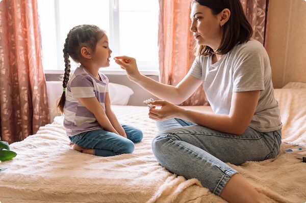 Lựa chọn giữa vitamin tự nhiên và vitamin tổng hợp cho trẻ