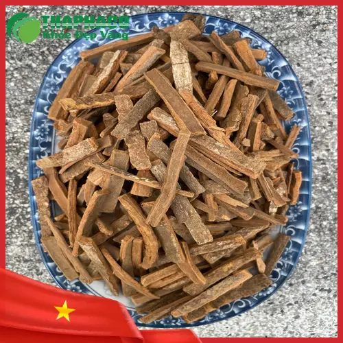 Kiểm tra độ dày và mùi hương của hậu phác