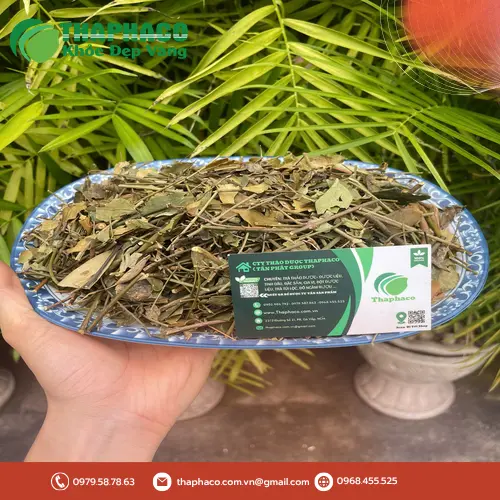 Hình ảnh một ly chè vằng đã pha