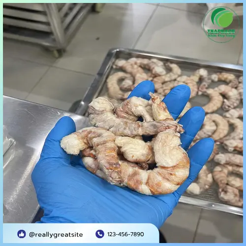 Sản phẩm tôm sấy thăng hoa chất lượng cao tại cửa hàng