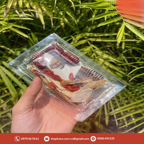 Sơ chế nguyên liệu hầm gà thuốc bắc